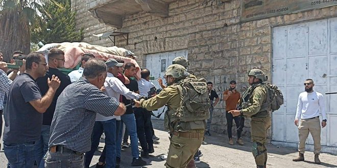 כוחות הכיבוש תקפו הלוויה פלסטינית במערב חברון