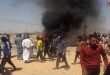 תושבי העיירה אל-ג’ניינה מפגינים נגד שיטותיה של מיליציה קסד בריף דיר א-זור