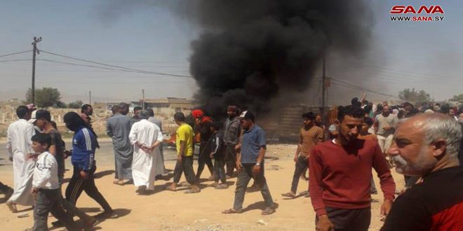 תושבי העיירה אל-ג’ניינה מפגינים נגד שיטותיה של מיליציה קסד בריף דיר א-זור