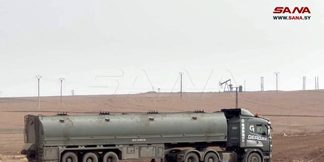 הכיבוש האמריקני גונב כמויות חדשות של נפט סורי מפרבר אלחסכה