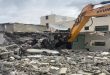 כוחות הכיבוש מאלצים משפחה פלסטינית להרוס שני בתים בצפון אלקודס הכבושה