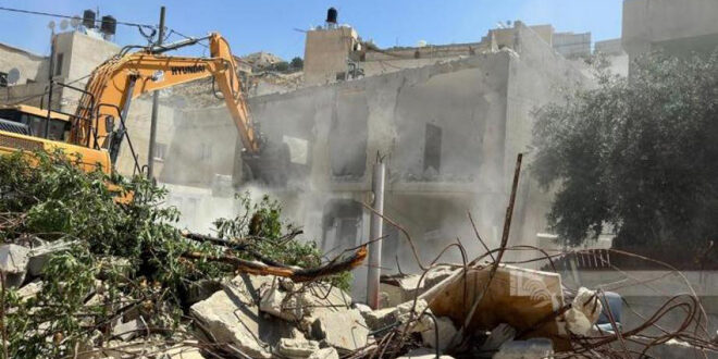 הכבוש אלץ פלסטיני אחד להרוס את ביתו בעיר אלקודס הכבושה