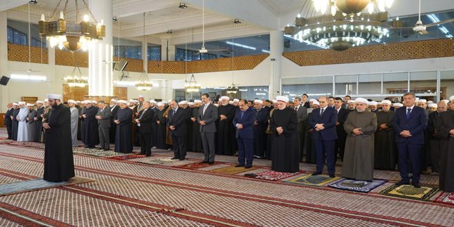  Cumhurbaşkanı Esad, Ramazan Bayramı Namazını Şam’daki Takva Camii’nde Kıldı