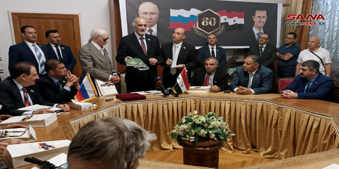 Suriye’nin Moskova Büyükelçiliği’nde Düzenlenen Edebiyat Töreninde Rus Gezgin Andrei Rolland’ın “Palmira Aslanı” Kitabının Sunumu Gerçekleşti