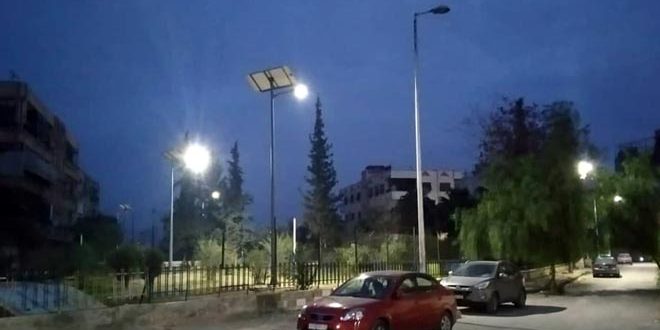 تركيب 260 جهاز إنارة بالطاقة الشمسية في عدة شوارع بدمشق