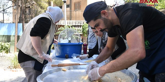 مبادرة تشاركية لتوزيع حلويات العيد على الأسر الأشد احتياجاً في دمشق