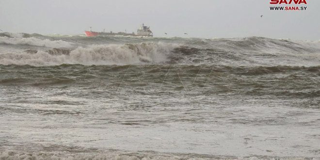إغلاق الموانئ البحرية على الشريط الساحلي باستثناء ميناء طرطوس التجاري بسبب العاصفة
