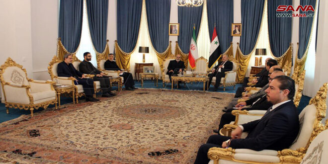 وفد سورية برئاسة المهندس عرنوس وأمين المجلس الأعلى للأمن القومي الإيراني يؤكدان أهمية تطوير العلاقات وتوسيع آفاقها في مختلف المجالات