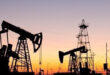 النفط يرتفع رغم اتجاهه لرابع خسارة أسبوعية على التوالي