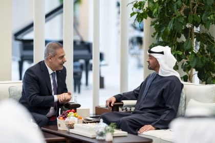 b5l07jey1ka1n7dpn الرئيس الإماراتي يبحث مع وزير الخارجية التركي التطورات الإقليمية ومسارات السلام 